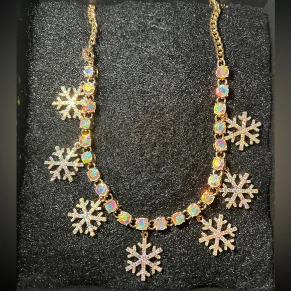 BETSEY JOHNSON Christmas Holiday Snowflake Crystal Earrings & Necklace NEW NWT - Picture 4 of 11